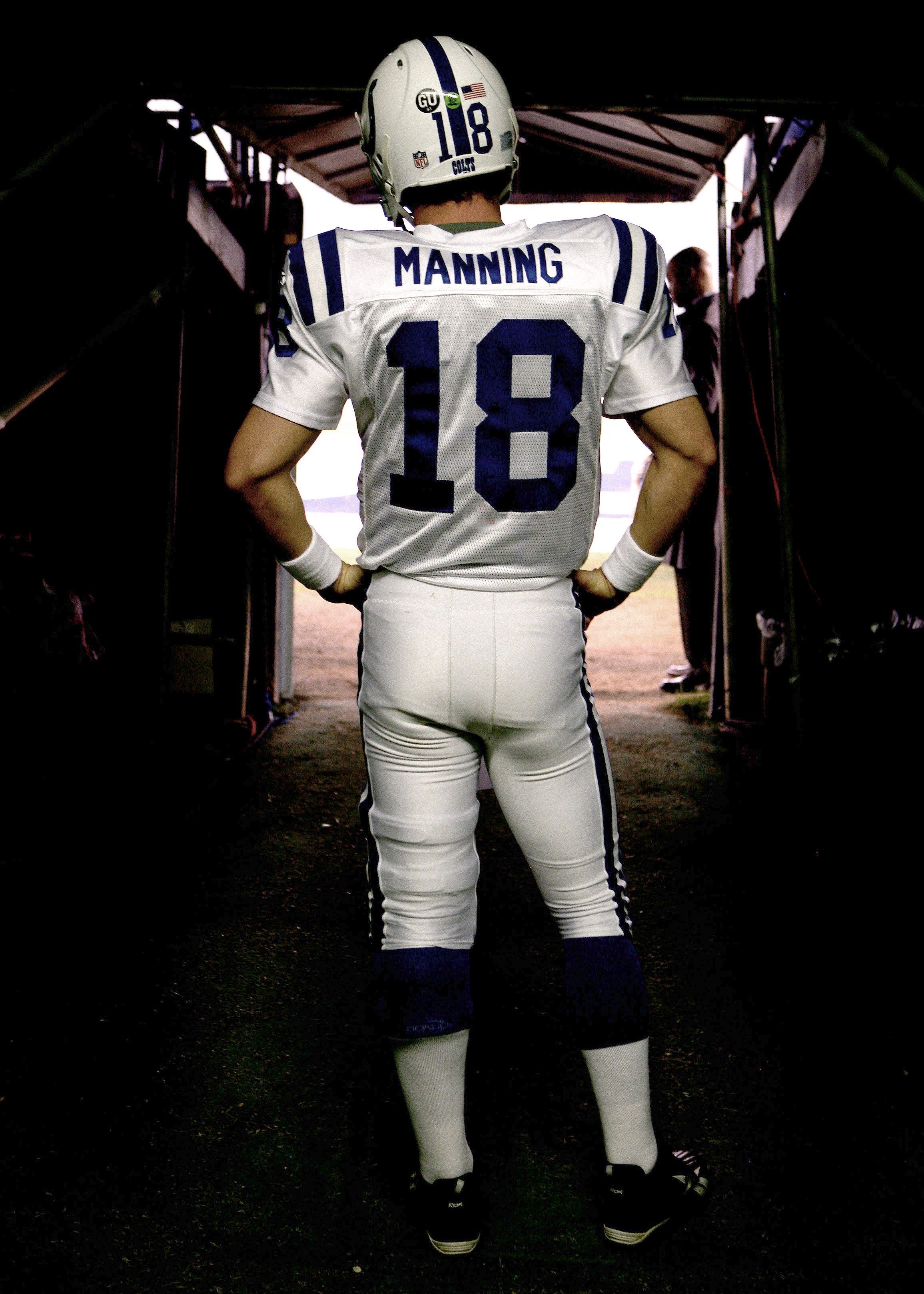 SAN DIEGO, CA - NOVEMBER 23:   Quarterback Peyton Manning #18 of the Indianapolis Colts prepares to enter the game against the San Diego Chargers during their NFL Game at Qualcomm Stadium on November 23, 2008 in San Diego, California. (Photo by Donald Miralle/Getty Images)