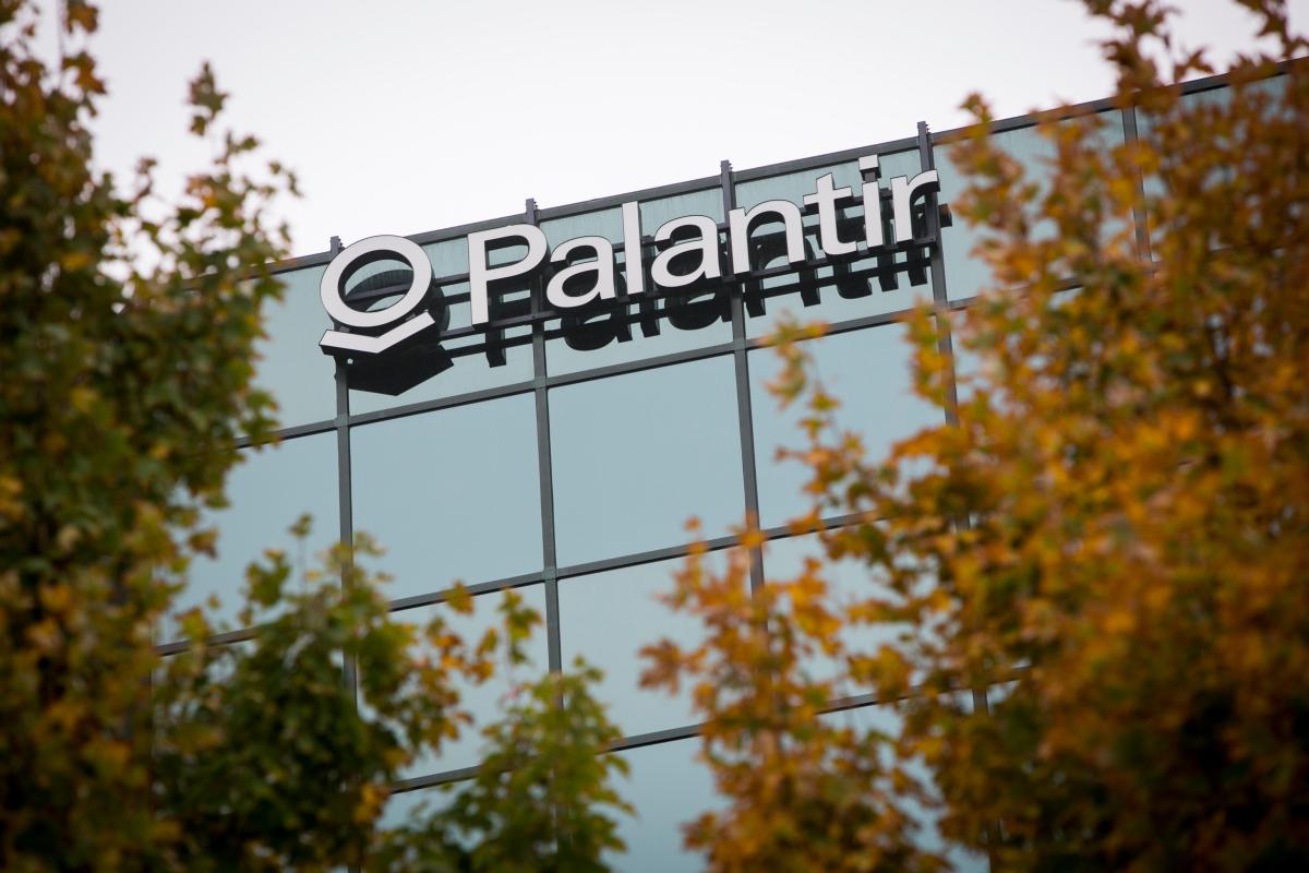E8NEG7 An office building occupied by the technology firm Palantir in McLean, Virginia on October 11, 2014.