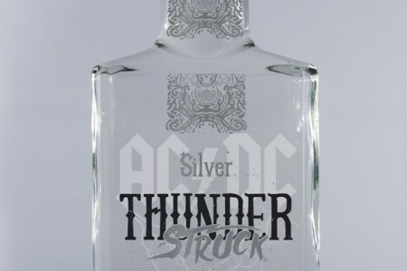 (© AC/DC Thunderstruck)