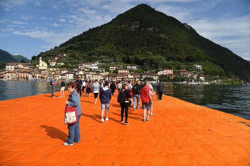 'The Floating Piers'