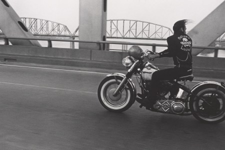 “Crossing the Ohio River, Louisville,” 1966. Vintage gelatin silver print. (Danny Lyon, courtesy Edwynn Houk Gallery, New York)