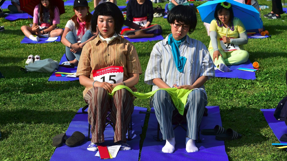 Dozens of citizens take part in Seoul's "space-out" competition in which participants are required to sit idly without talking, sleeping, eating, or using any electronic devices, at a riverside park in Seoul on May 22, 2016.
The competition has gained popularity in South Korea since local artists organised the first edition in Seoul in 2014 as a satire of modern life dominated by social media and smartphones. / AFP / JUNG YEON-JE        (Photo credit should read JUNG YEON-JE/AFP/Getty Images)