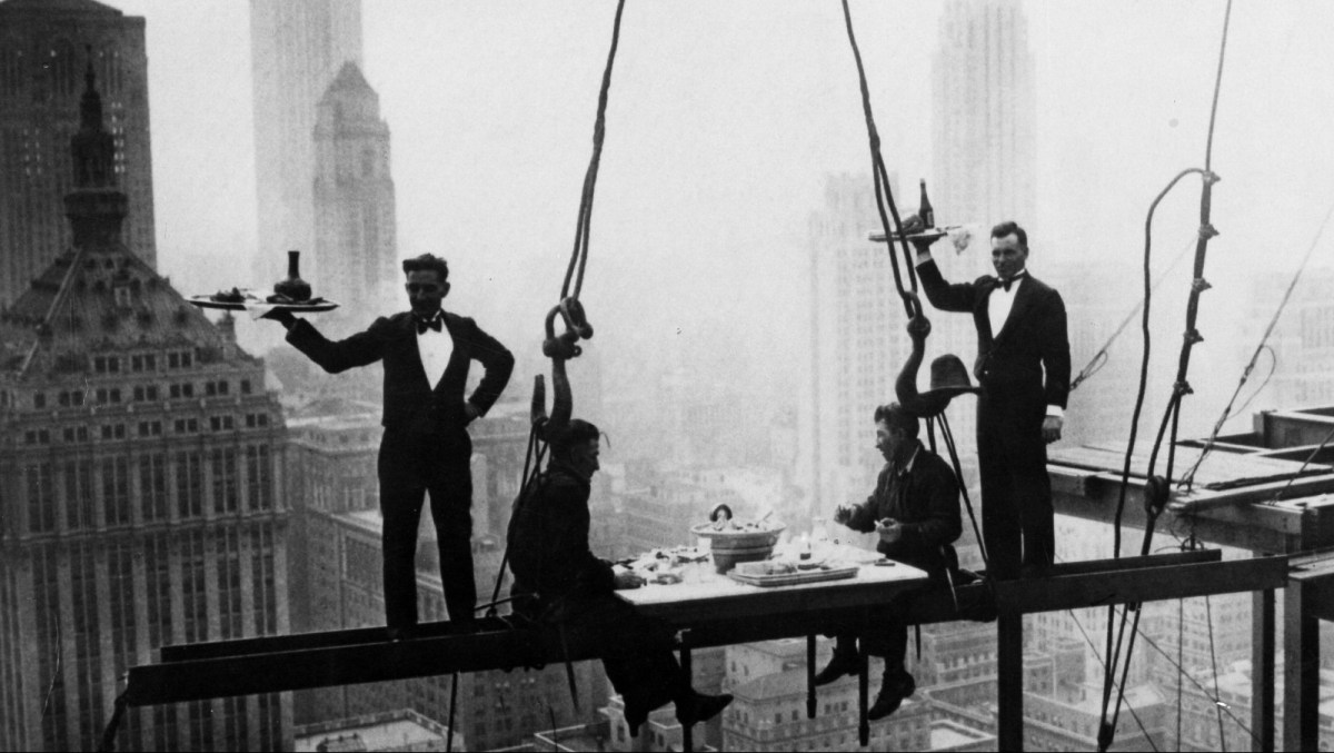 (GERMANY OUT) NEW YORK: WALDORF-ASTORIA. Construction workers having lunch on a suspended I-beam during the construction of the present day Waldorf-Astoria Hotel on Park Avenue at 49th Street, New York. Photograph, c1930. (Photo by ullstein bild/ullstein bild via Getty Images)