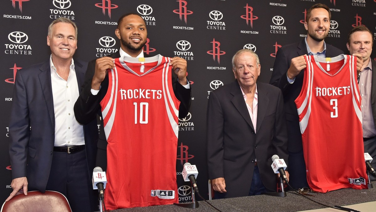 Houston Rockets, Head Coach Mike D'Antoni and Owner Leslie Alexander announce the signings of Ryan Anderson #3 and Eric Gordon #15 during a press conference on July 09, 2016 at Toyota Center in Houston, Texas. (Bill Baptist/NBAE via Getty Images)