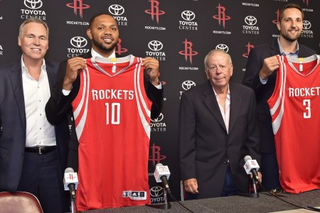 Houston Rockets, Head Coach Mike D'Antoni and Owner Leslie Alexander announce the signings of Ryan Anderson #3 and Eric Gordon #15 during a press conference on July 09, 2016 at Toyota Center in Houston, Texas. (Bill Baptist/NBAE via Getty Images)