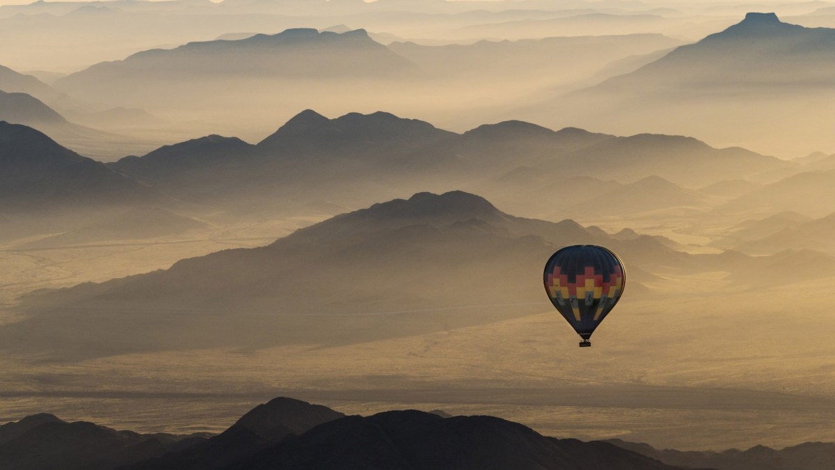 Hot air ballon over the Namib desert (Jonathan & Angela Scott/AWL Images/Creative RM/Getty Images)