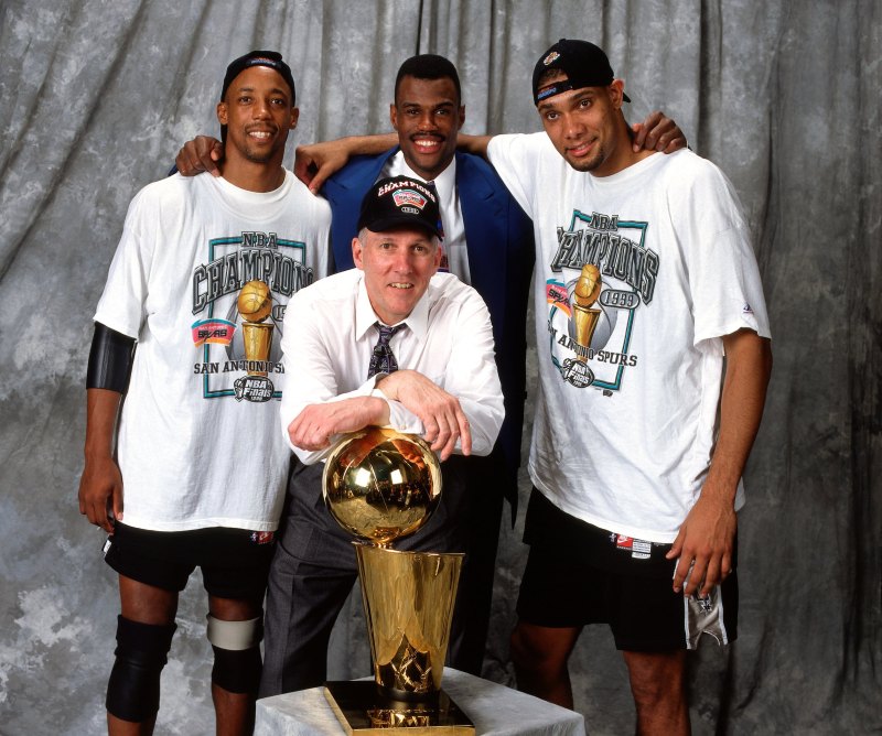 NEW YORK - JUNE 25: Sean Elliot, David Robinson, Tim Duncan, and head coach Greg Poppovich of the San Antonio Spurs pose with the NBA championship trophy after defeating the New York Knicks on June 25, 1999 in New York, New York. NOTE TO USER: User expressly acknowledges that, by downloading and or using this photograph, User is consenting to the terms and conditions of the Getty Images License agreement. Mandatory Copyright Notice: Copyright 1999 NBAE (Photo by Andrew D. Bernstein/NBAE via Getty Images)