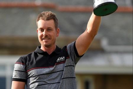 TROON, SCOTLAND - JULY 17:  Henrik Stenson of Sweden celebrates victory as he poses with the Claret Jug on the the 18th green after the final round on day four of the 145th Open Championship at Royal Troon on July 17, 2016 in Troon, Scotland. Henrik Stenson of Sweden finished 20 under for the tournament to claim the Open Championship.  (Photo by Stuart Franklin/Getty Images)