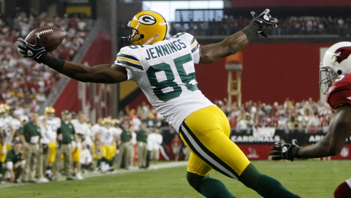 GLENDALE, AZ - JANUARY 10:  Wide receiver Greg Jennings #85 of the Green Bay Packers catches the ball for a touchdown against the Arizona Cardinals during the third quarter of the 2010 NFC wild-card playoff game at University of Phoenix Stadium on January 10, 2010 in Glendale, Arizona.   (Photo by Jeff Gross/Getty Images)