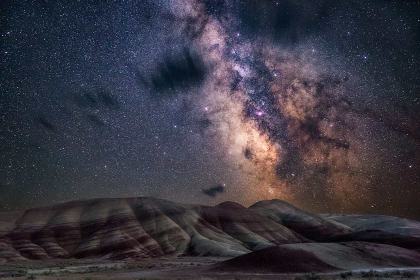 With very little light pollution, the glimmering stars of the Milky Way bathe the colourful layers of the Painted Hills of Oregon in a natural glow. (Nicholas Roemmelt) 