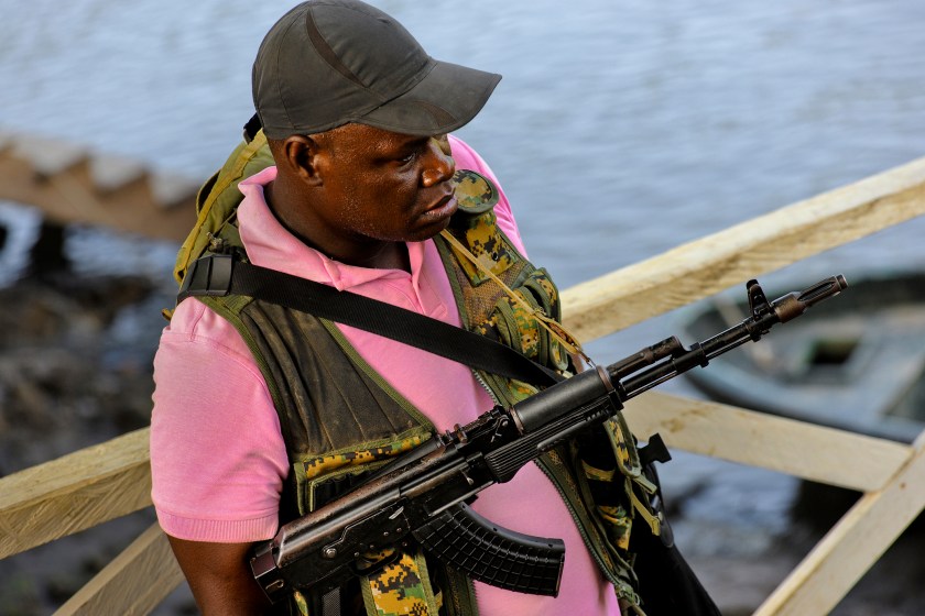A Panamanian soldier, carrying an automatic rifle, embarks on a canoe while escorting immigrants in the jungle of Darién gap on Jabuary 27, 2015 in Darien Gap, Panama. (Photo by Jan Sochor/Latincontent/Getty Images)