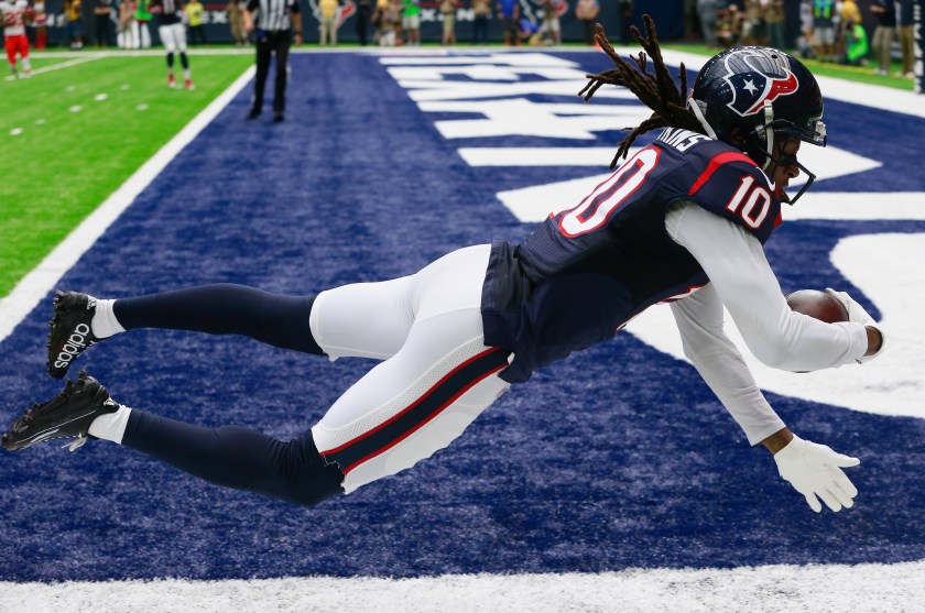 DeAndre Hopkins #10 of the Houston Texans catches a 27 yard pass in the first quarter against the Kansas City Chiefs at NRG Stadium on September 18, 2016 in Houston, Texas. (Bob Levey/Getty Images)