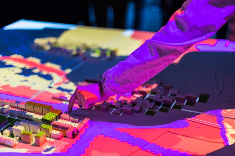 These Custom Legos Use Augmented Reality to Improve Urban Planning ...