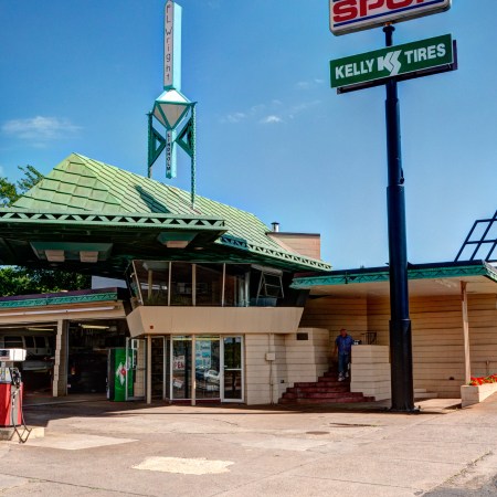 A Minnesota Town Boasts the Only Gas Station Designed by Frank Lloyd Wright