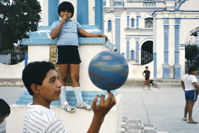 Tehuantepec, Oaxaca, 1985 (Alex Webb/Magnum Photos)