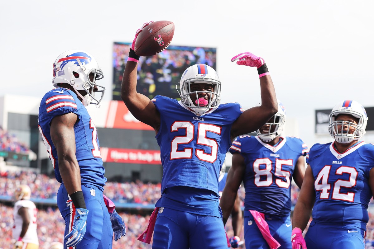 LeSean McCoy #25 of the Buffalo Bills celebrates a touchdown against the San Francisco 49ers during the first half at New Era Field on October 16, 2016 in Buffalo, New York.  (Brett Carlsen/Getty Images)