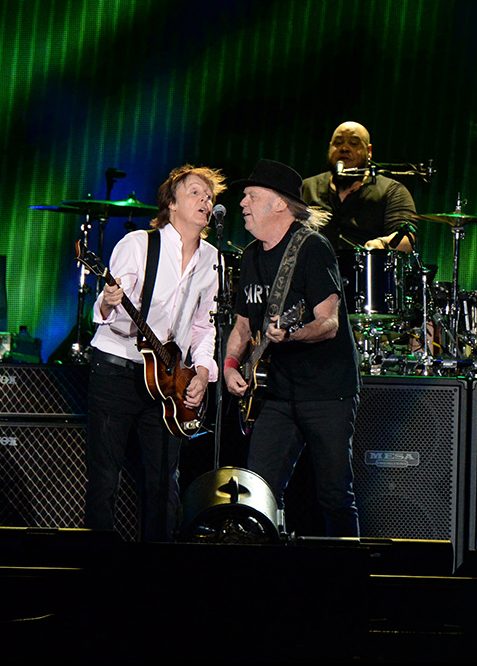 INDIO, CA - OCTOBER 08:  Musician Neil Young (R) performs with Sir Paul McCartney onstage during Desert Trip at The Empire Polo Club on October 8, 2016 in Indio, California.  (Photo by Kevin Mazur/Getty Images for Desert Trip)