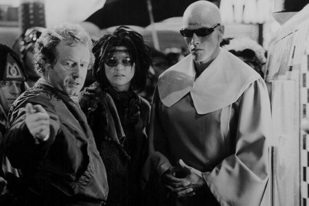 Director Ridley Scott, with supporting actors in costume, on the set of movie 'Blade Runner', 1982. (Stanley Bielecki Movie Collection/Getty Images)