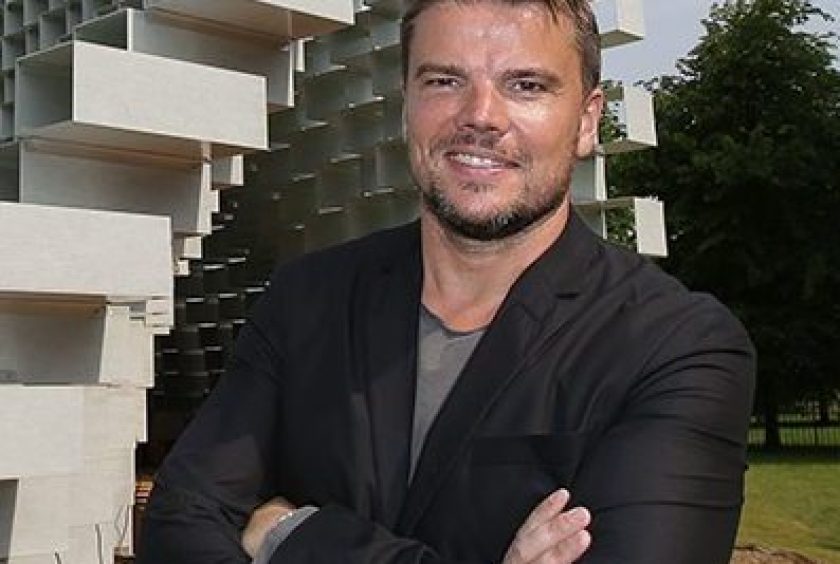 Danish architect Bjarke Ingels poses by the newly installed Serpentine gallery Pavilion designed by Ingels on June 7, 2016 in London. (Daniel Leal-Olivas/Getty Images)