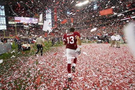 Football: NFC Playoffs: Rear view of Arizona Cardinals QB Kurt Warner (13) victorious, walking through confetti after winning NFC Champhionship game vs Philadelphia Eagles. Glendale, AZ 1/18/2009 CREDIT: Al Tielemans (Photo by Al Tielemans /Sports Illustrated/Getty Images) (Set Number: X81689 TK1 R7 F108 )