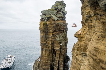 Gary Hunt, of the UK dives from 27 metres off the cliff at Islet Franca do Campo prior to third stop of the Red Bull Cliff Diving World Series, Sao Miguel, Azores, Portugal on July 8th 2016.  (Paulo Calisto/Red Bull Content Pool)