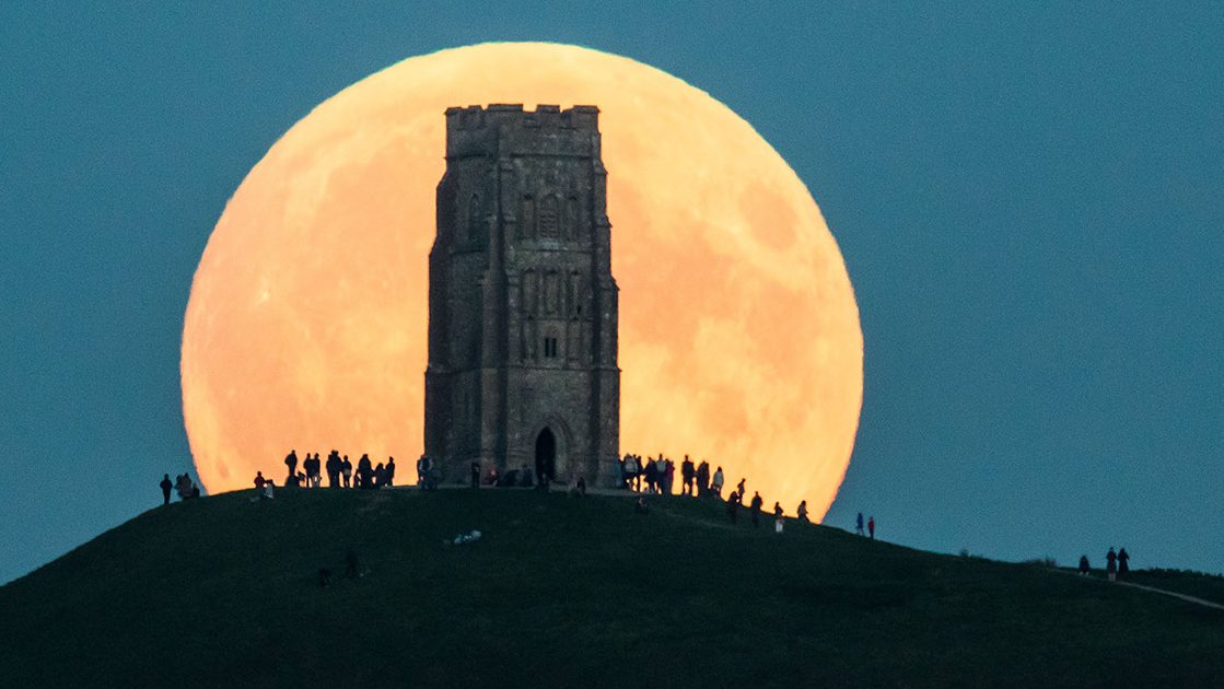 GLASTONBURY, UNITED KINGDOM - SEPTEMBER 27:  The supermoon rises behind Glastonbury Tor on September 27, 2015 in Glastonbury, England. Tonight's supermoon, so called because it is the closest full moon to the Earth this year, is particularly rare as it coincides with a lunar eclipse, a combination that has not happened since 1982 and won't happen again until 2033.  (Photo by Matt Cardy/Getty Images)