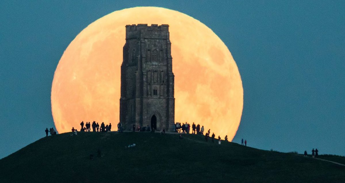GLASTONBURY, UNITED KINGDOM - SEPTEMBER 27: The supermoon rises behind Glastonbury Tor on September 27, 2015 in Glastonbury, England. Tonight's supermoon, so called because it is the closest full moon to the Earth this year, is particularly rare as it coincides with a lunar eclipse, a combination that has not happened since 1982 and won't happen again until 2033. (Photo by Matt Cardy/Getty Images)