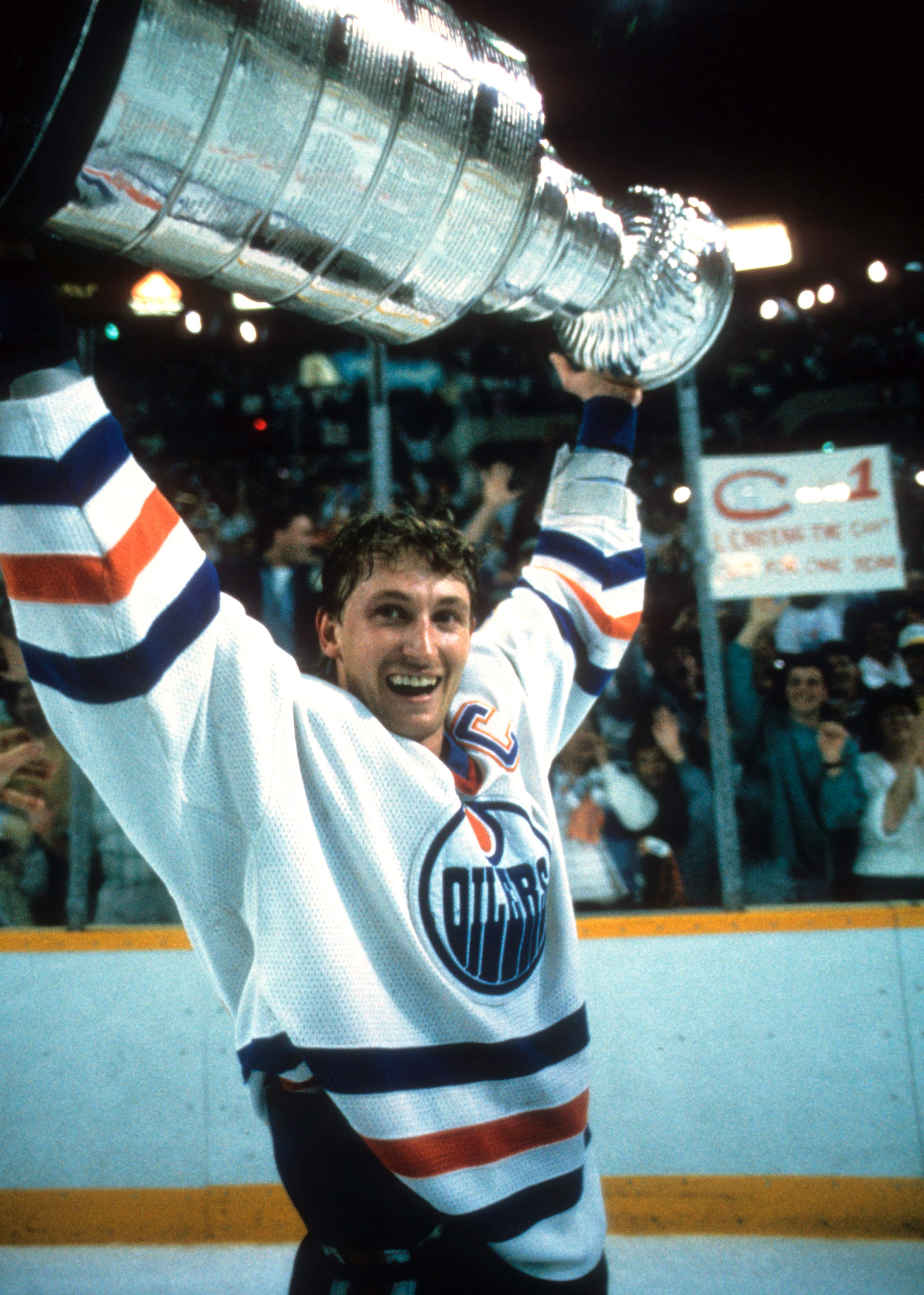 Wayne Gretzky #99 of the Edmonton Oilers recieves the Stanley Cup Trophy after the Oilers defeated the Philadelphia Flyers in Game 7 of the 1987 Stanley Cup Finals on May 31, 1987 at the Northlands Coliseum in Edmonton, Alberta, Canada. (Bruce Bennett/Getty Images)