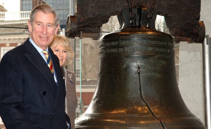 Prince Charles, Prince of Wales and Camilla, Duchess of Cornwall view the Liberty Bell (Anwar Hussein/Getty Images)