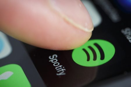 BERLIN, GERMANY - JANUARY 21: The Logo of streeming service Spotify is displayed on the screen of a smartphone on January 21, 2016 in Berlin, Germany.  (Photo by Thomas Trutschel/Photothek via Getty Images)