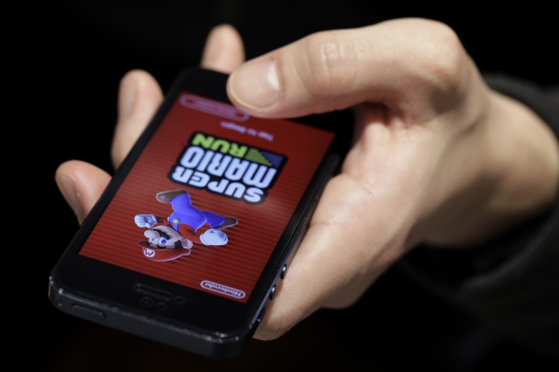 The launch screen of Nintendo Co.'s Super Mario Run mobile game is arranged for a photograph on an Apple Inc. iPhone (Kiyoshi Ota/Bloomberg)