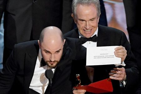 'Moonlight' wins best picture after historic Oscar mixup that briefly gives award to 'La La Land'