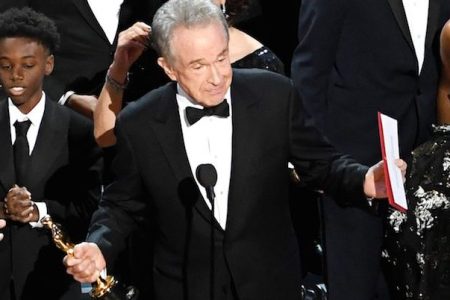 Actor Warren Beatty (C) explains a presentation error which resulted in Best Picture being announced as 'La La Land' instead of 'Moonlight' onstage during the 89th Annual Academy Awards at Hollywood & Highland Center on February 26, 2017 in Hollywood, California.  (Photo by Kevin Winter/Getty Images)