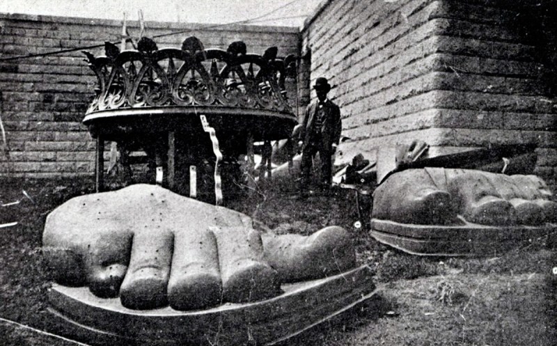 The feet of the Statue of Liberty arrive on Liberty Island 1885. The statue was a gift from the people of France to the United States, It represents Libertas, the Roman goddess of freedom. (Photo by: Universal History Archive/UIG via Getty Images)