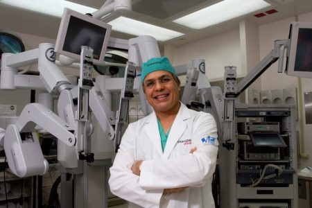 Meet Dr. Sanjay Razdan, the Surgeon With 'Robotic Hands'