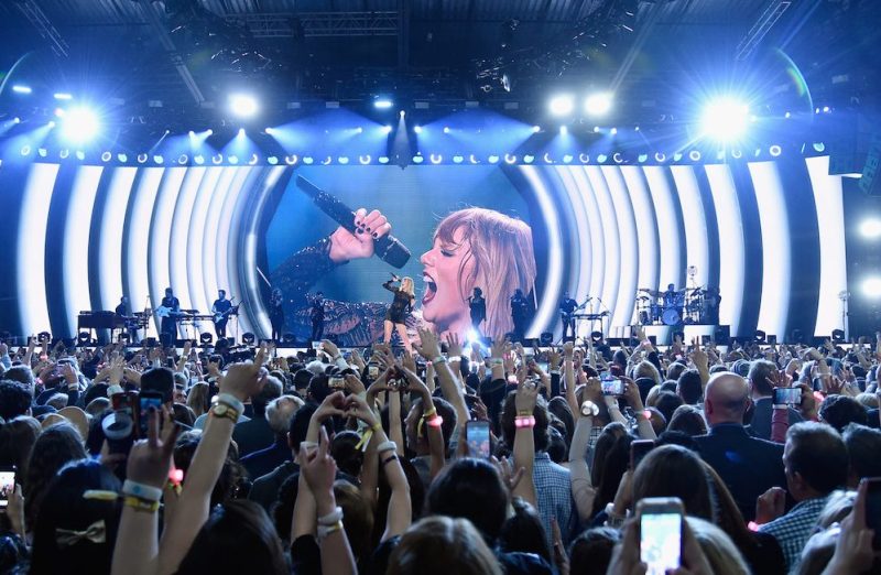 HOUSTON, TX - FEBRUARY 04: Musician Taylor Swift performs onstage during the 2017 DIRECTV NOW Super Saturday Night Concert at Club Nomadic on February 4, 2017 in Houston, Texas. (Photo by Kevin Mazur/Getty Images for DIRECTV)