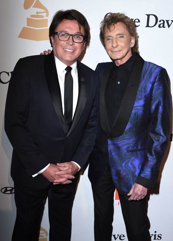 Recording artist Barry Manilow and his manager, Gary Kief, who is also his husband. (Getty)