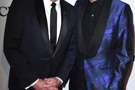 Recording artist Barry Manilow and his manager, Gary Kief, who is also his husband. (Getty)