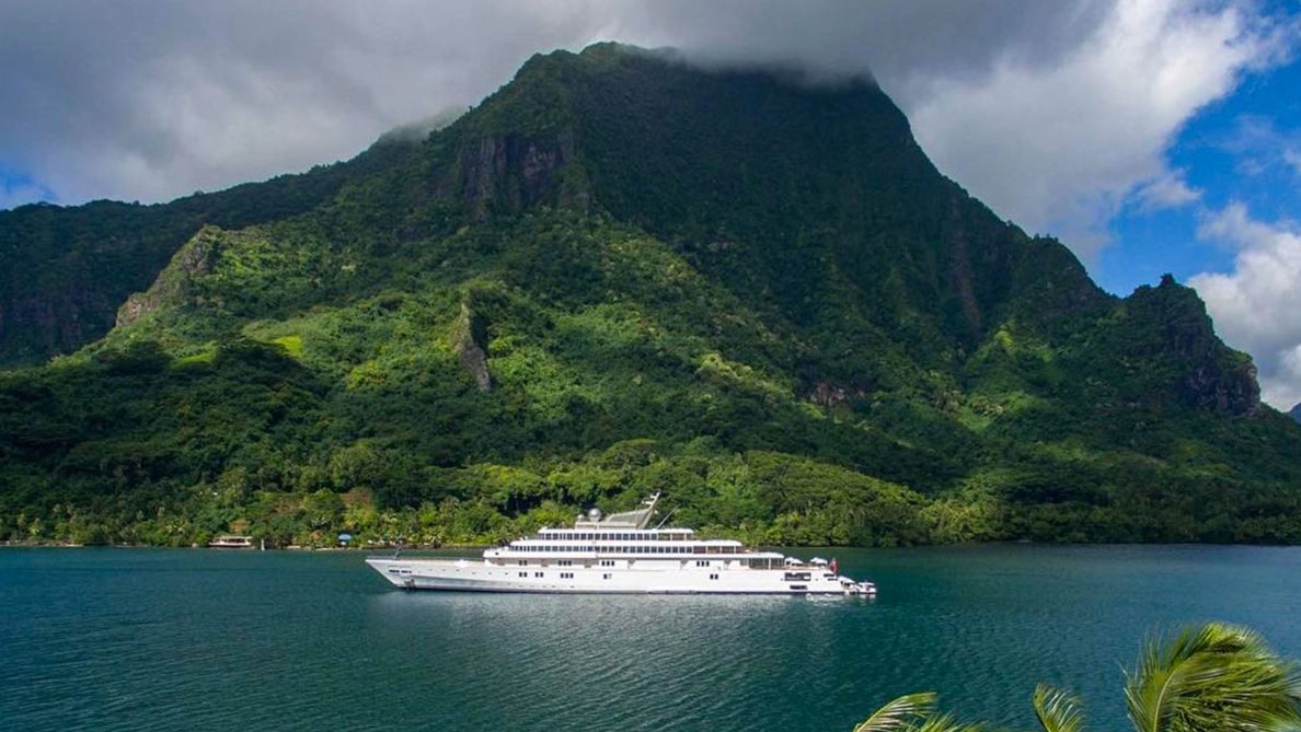 Most Luxurious Cruise Ever? Obamas Take to Yacht With Oprah, Tom Hanks(02)