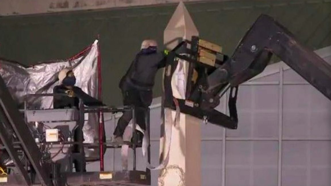 New Orleans is beginning to remove confederate monuments from around the city. (CBS News/Twitter)