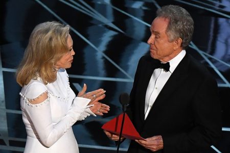  Faye Dunaway (L) and Warren Beatty present on stage the Best Film award at the 89th Oscars on February 26, 2017. (Mark Ralston/AFP/Getty Images)