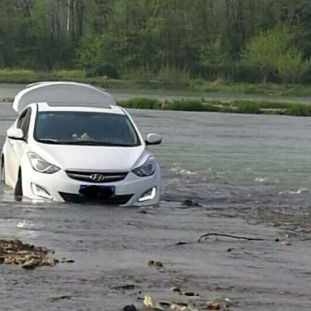 Man in China Follows his Car’s GPS Directions Into the Middle of a River