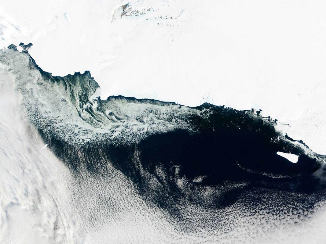 Sea ice and icebergs floating along the Ross Ice Shelf (Stocktrek Images/Getty Images)