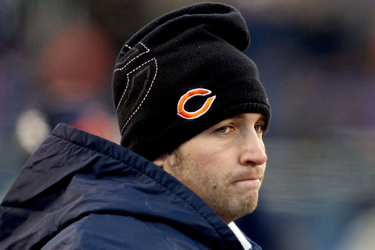 Quarterback Jay Cutler #6 of the Chicago Bears on the sideline in the third quarter after leaving the game with an injury against the Green Bay Packers (Jonathan Daniel/Getty Images)