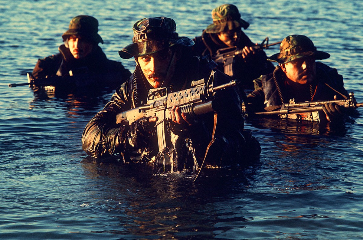 A Navy SEAL with an M16A1 and M203 grenade launcher (US Navy)