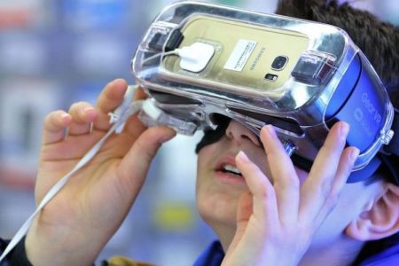 Can Virtual Reality help cure pain?