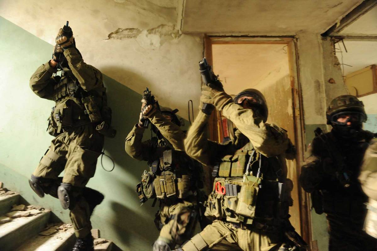 Polish special operations soldiers from the 1st Special Forces Regiment secure a stairwell during a culmination exercise in Trzebien, Poland, Aug. 4, 2010. The soldiers are participating in a partnership development program between Polish, Croatian and U.S. Army special operations units. (DoD photo by Staff Sgt. Isaac A. Graham, U.S. Army/Released)
