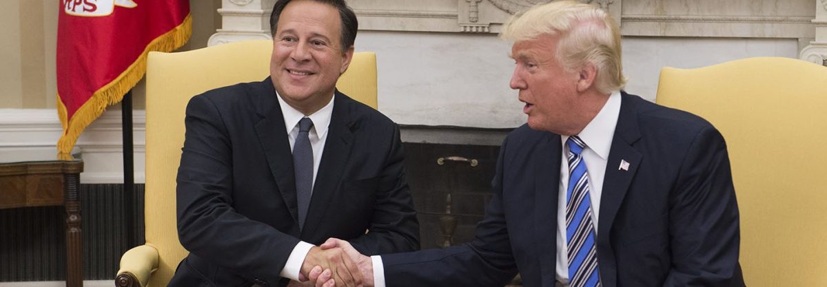 U.S. President Donald Trump shakes hands with Juan Carlos Varela, Panama's president, left, during a meeting in the Oval Office at the White House in Washington, D.C., U.S.