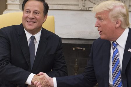 U.S. President Donald Trump shakes hands with Juan Carlos Varela, Panama's president, left, during a meeting in the Oval Office at the White House in Washington, D.C., U.S.