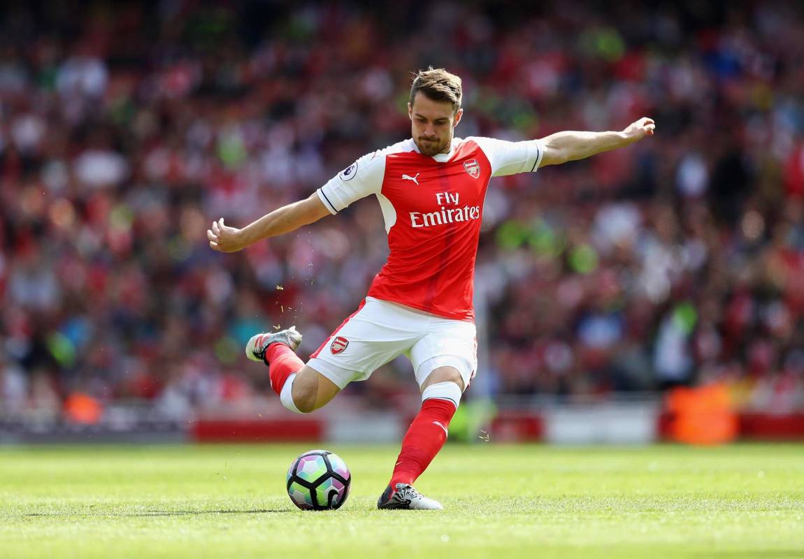Aaron Ramsey of Arsenal in action during the Premier League match between Arsenal and Everton at Emirates Stadium on May 21, 2017 in London, England. (Clive Mason/Getty Images)
